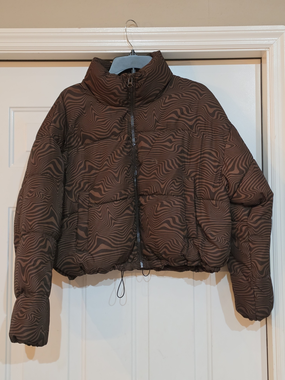 Divided Brown Patterned Cropped Puffer Jacket